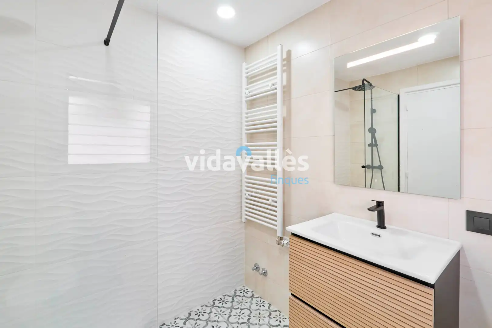 Bany de Casa o xalet en venda en Llinars del Vallès amb Calefacció, Terrassa i Forn