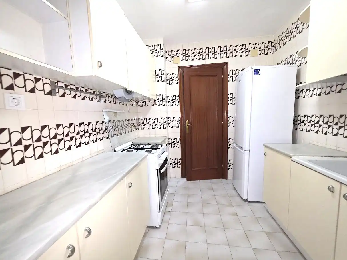 Cuina de Pis en venda en Castellar del Vallès amb Calefacció, Parquet i Forn