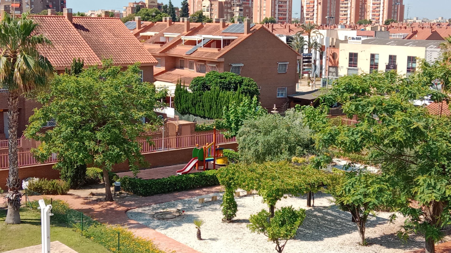 Vista exterior de Casa adosada en venda en Alicante / Alacant amb Aire condicionat, Calefacció i Jardí privat