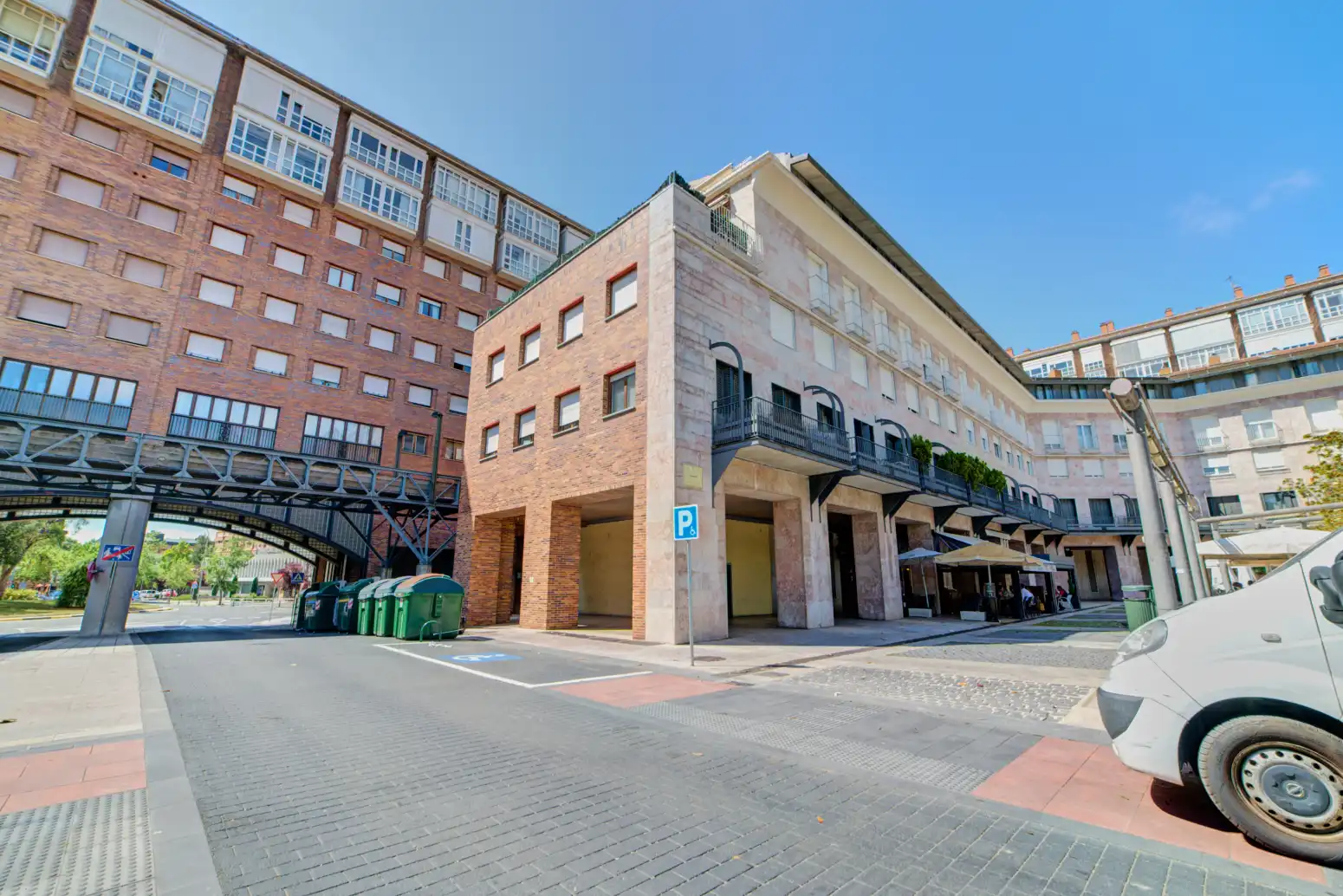 Vista exterior de Oficina en venta en  Pamplona / Iruña