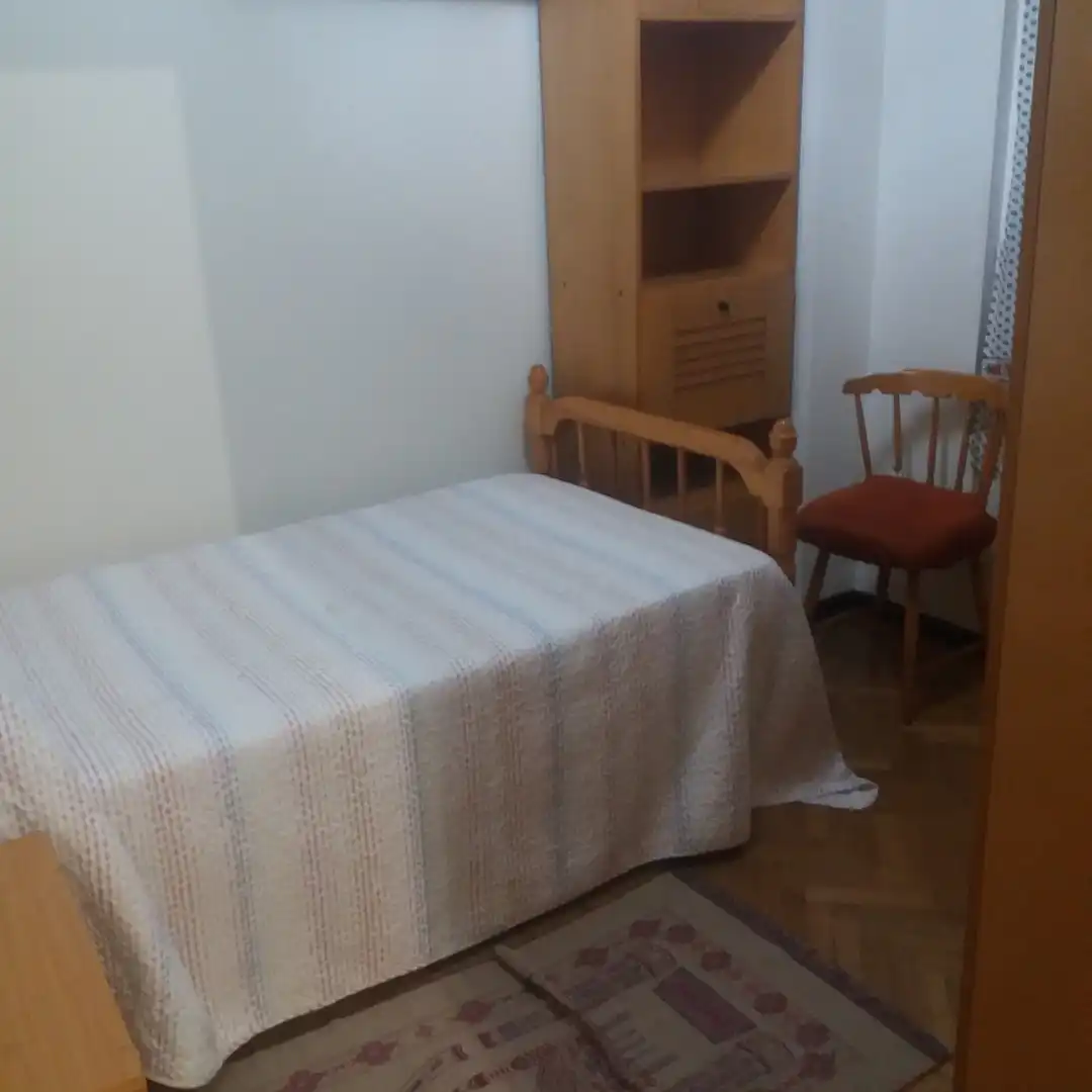 Dormitori de Pis en venda en Gijón  amb Calefacció, Parquet i Traster