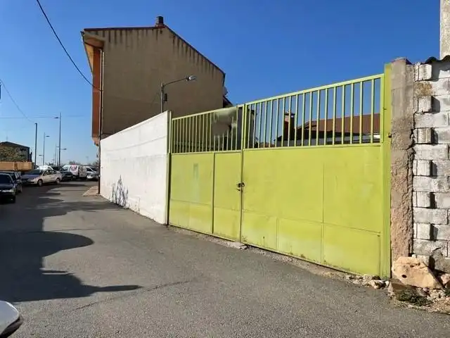 Außenansicht von Fabrikhallen zum Verkauf in La Lastrilla 