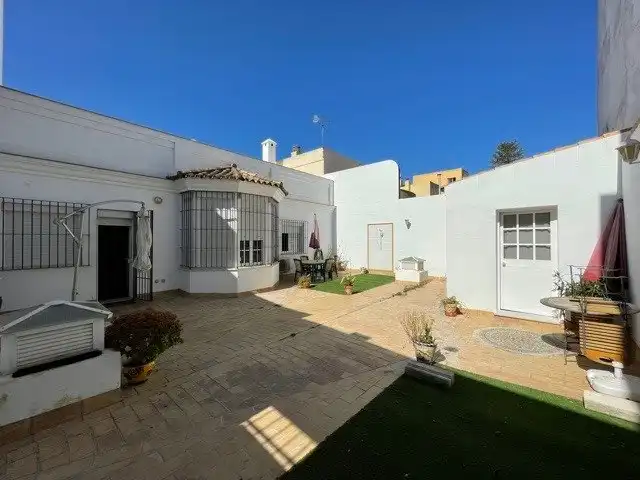 Vista exterior de Casa o xalet en venda en Sanlúcar de Barrameda amb Terrassa
