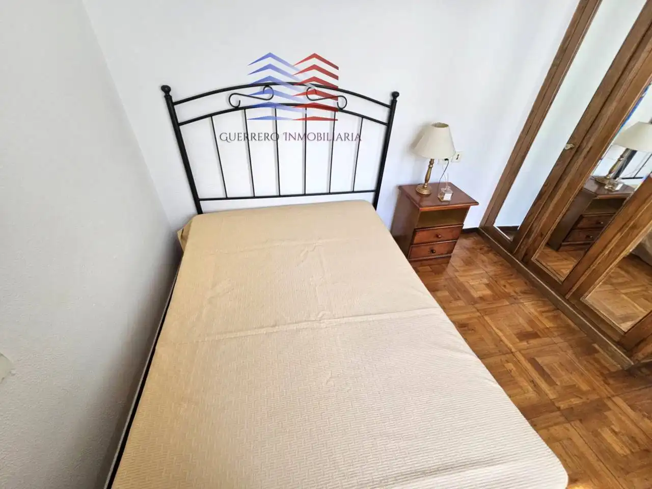Habitación de Piso de alquiler en Ourense Capital  con Calefacción, Parquet y Trastero