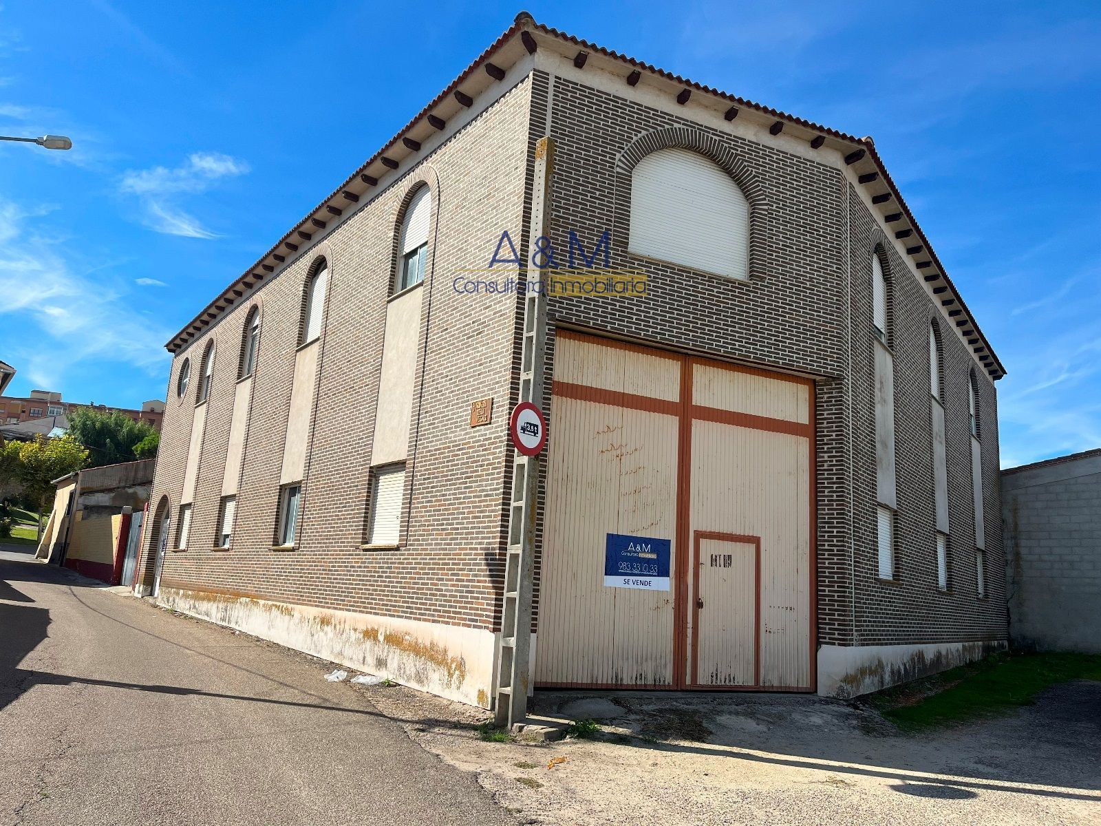 Vista exterior de Edifici en venda en Olmedo