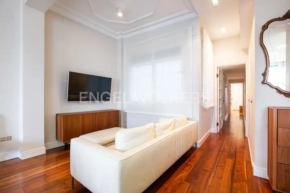Sala d'estar de Pis de lloguer en Valencia amb Aire condicionat, Calefacció i Parquet