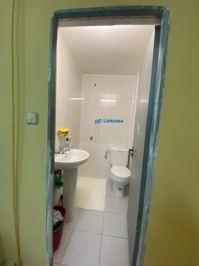 Bathroom of Office for sale in Madrid