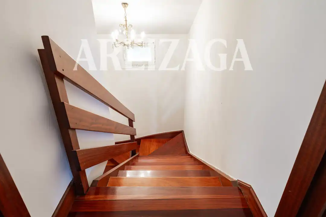 Casa adosada en venda en Donostia - San Sebastián  amb Calefacció, Terrassa i Traster