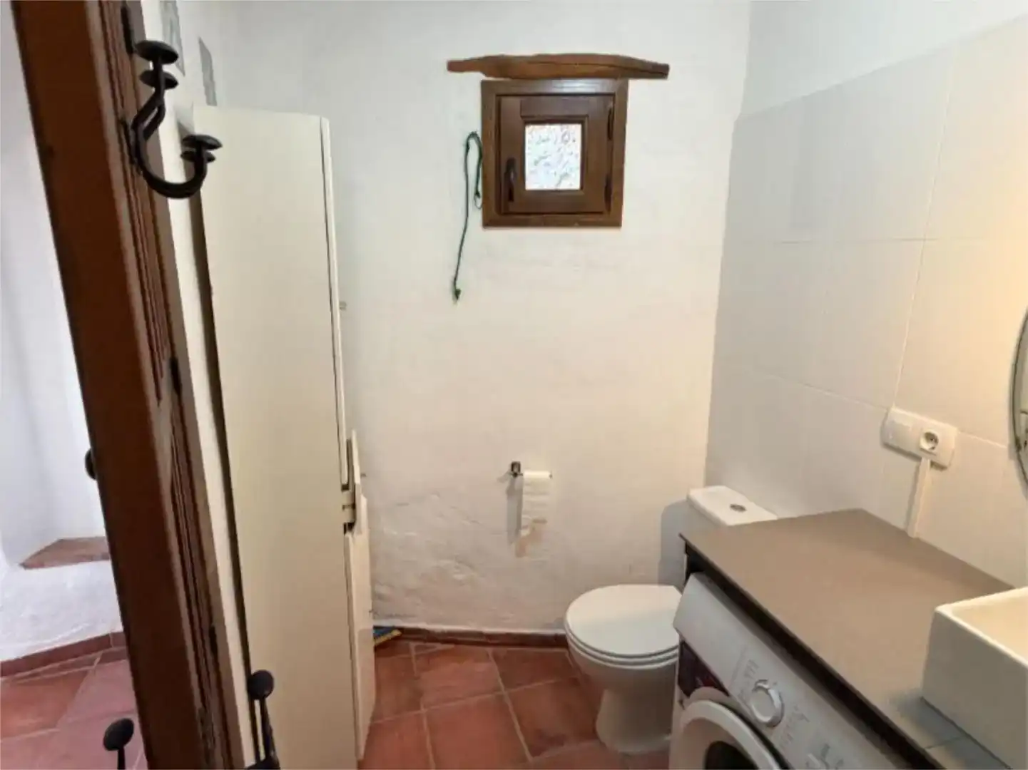 Badezimmer von Wohnung zur Miete in Salares mit Möbliert