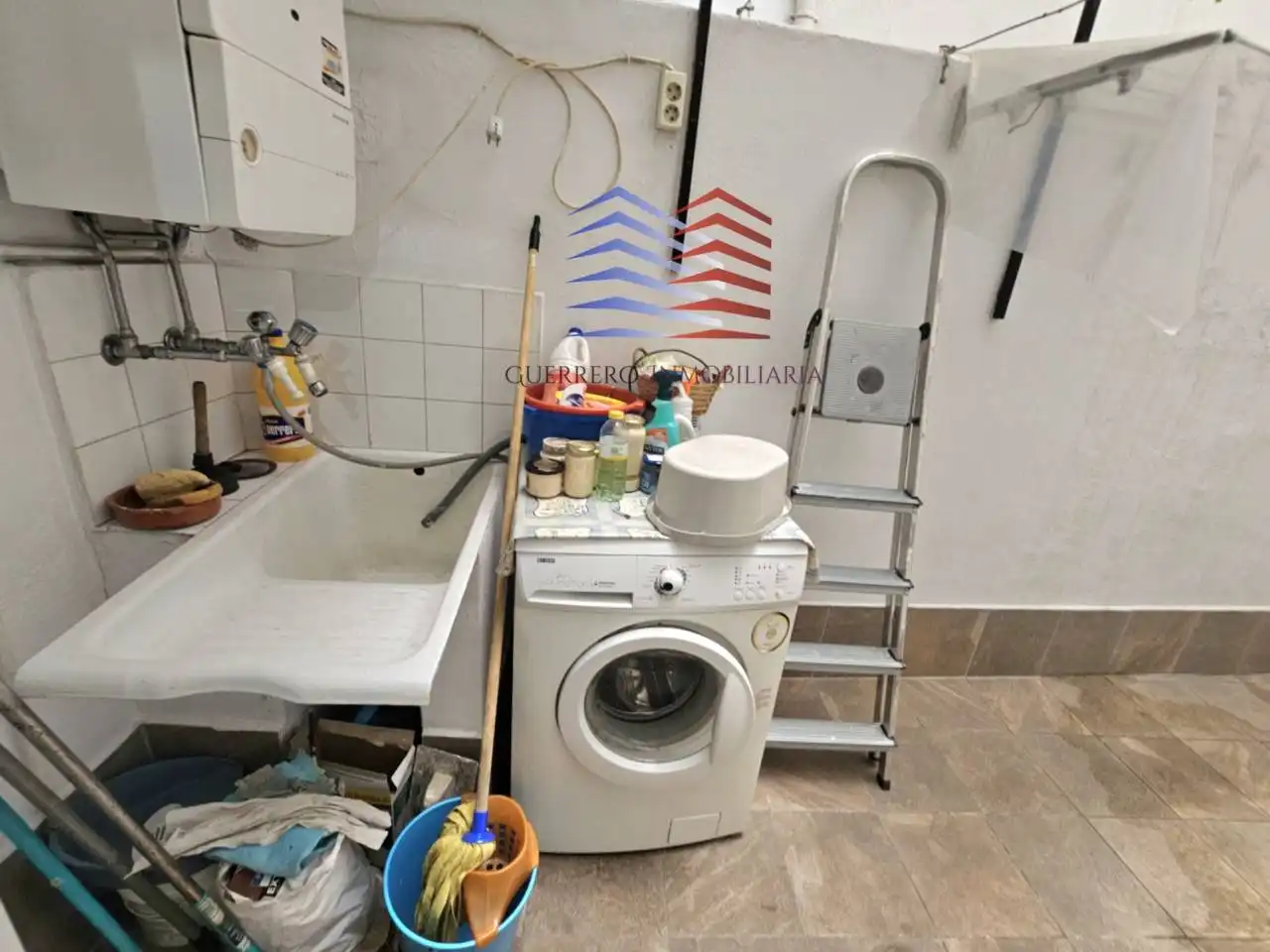 Cuina de Apartament de lloguer en Ourense Capital  amb Calefacció, Terrassa i Traster