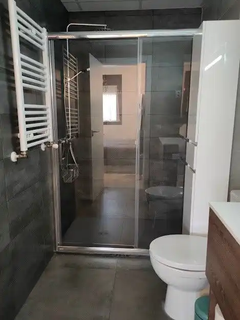 Baño de Planta baja de alquiler en Colmenar Viejo con Calefacción, Jardín privado y Terraza