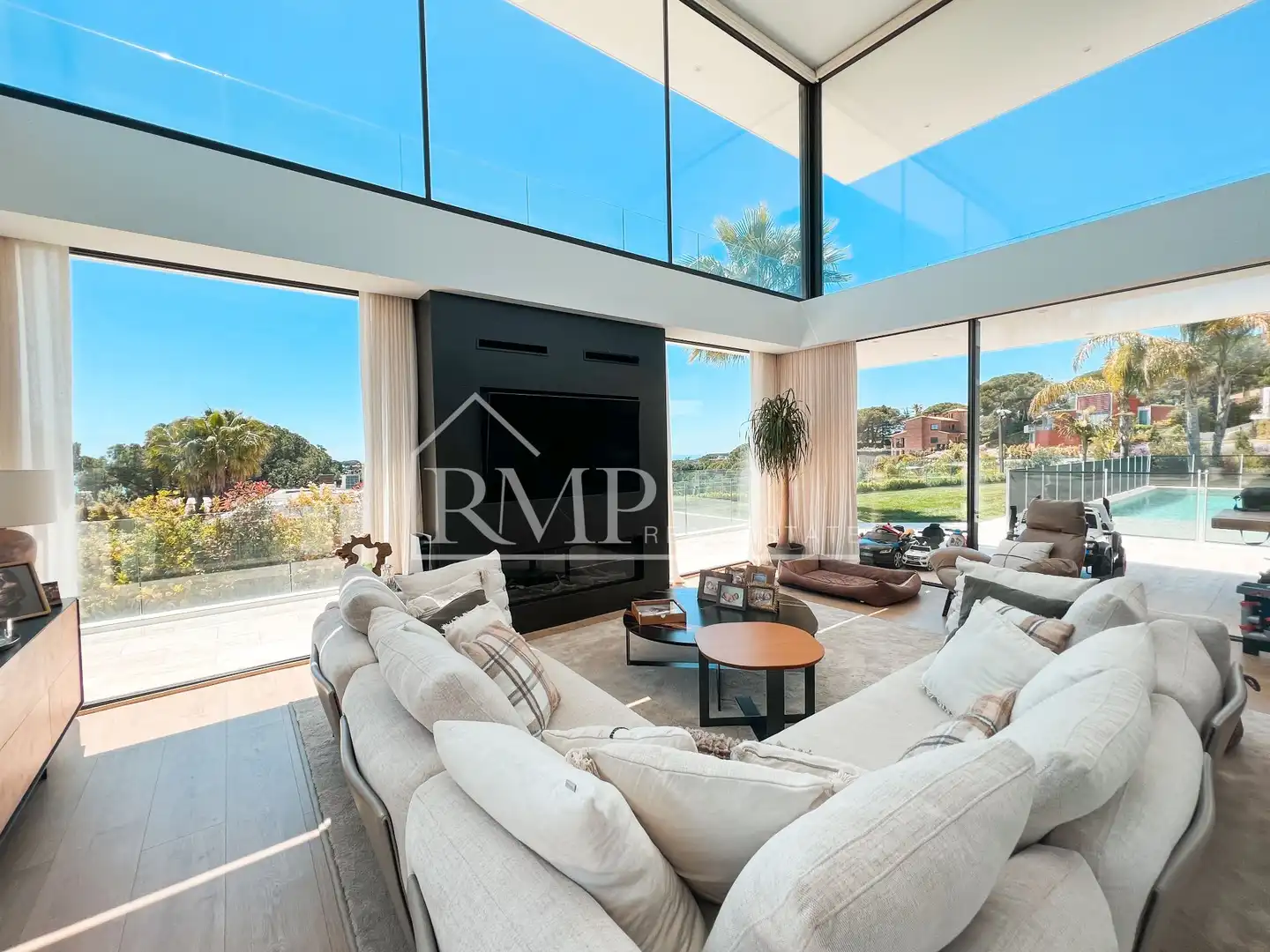 Sala de estar de Casa o chalet en venta en Sant Andreu de Llavaneres con Aire acondicionado, Calefacción y Jardín privado