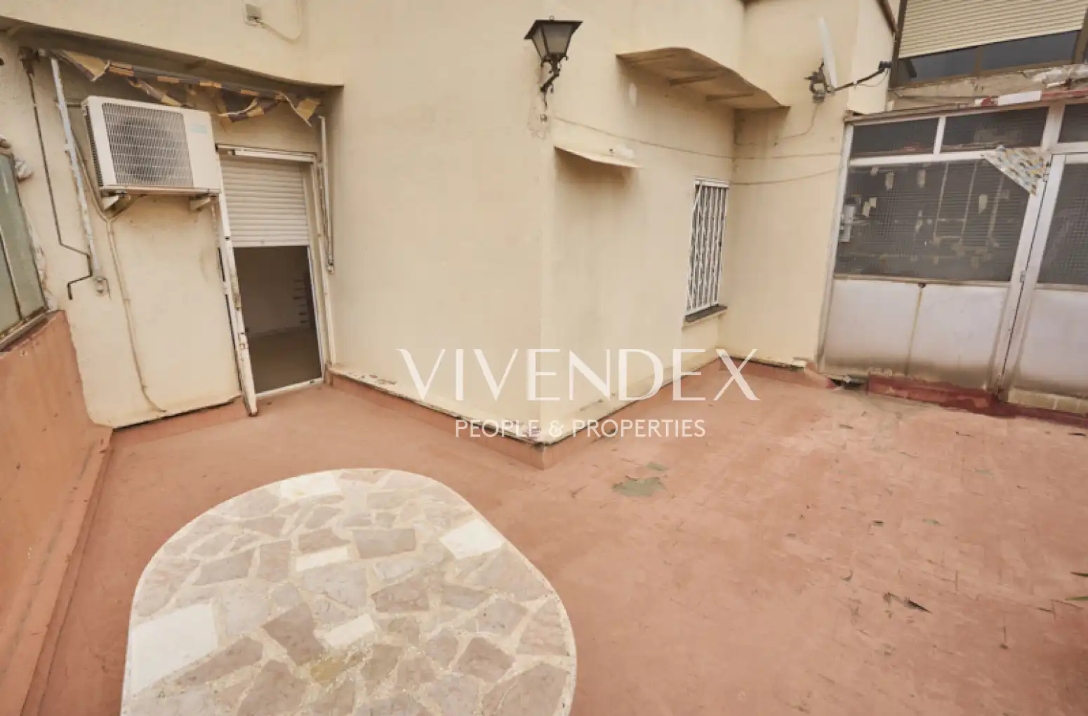 Vista exterior de Ático en venta en L'Hospitalet de Llobregat con Aire acondicionado, Calefacción y Terraza