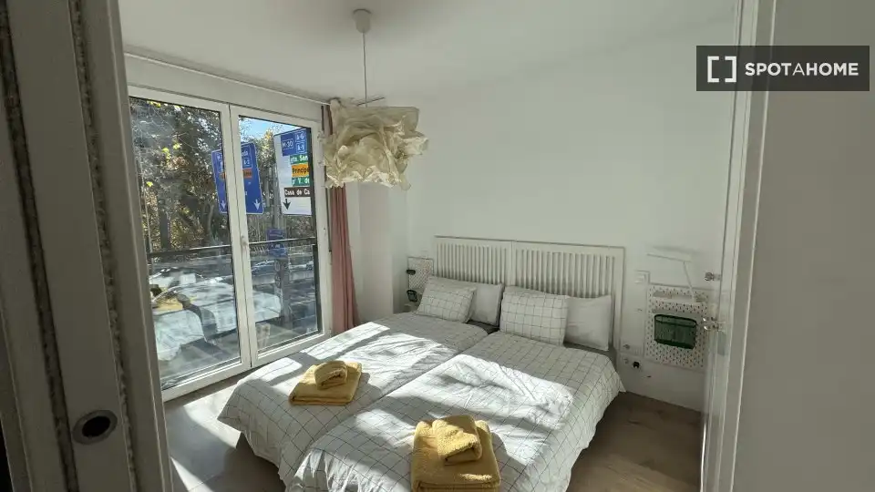 Habitación de Piso de alquiler en Madrid con Aire acondicionado, Calefacción y Amueblado