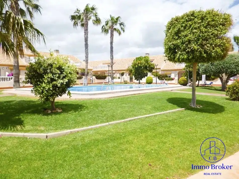Pis amb piscina en venda a Orihuela Costa