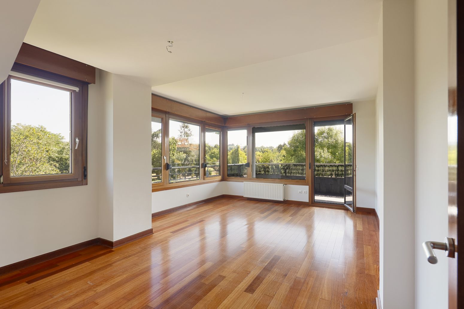 Living room of Flat for sale in Gijón   with Heating, Private garden and Parquet flooring