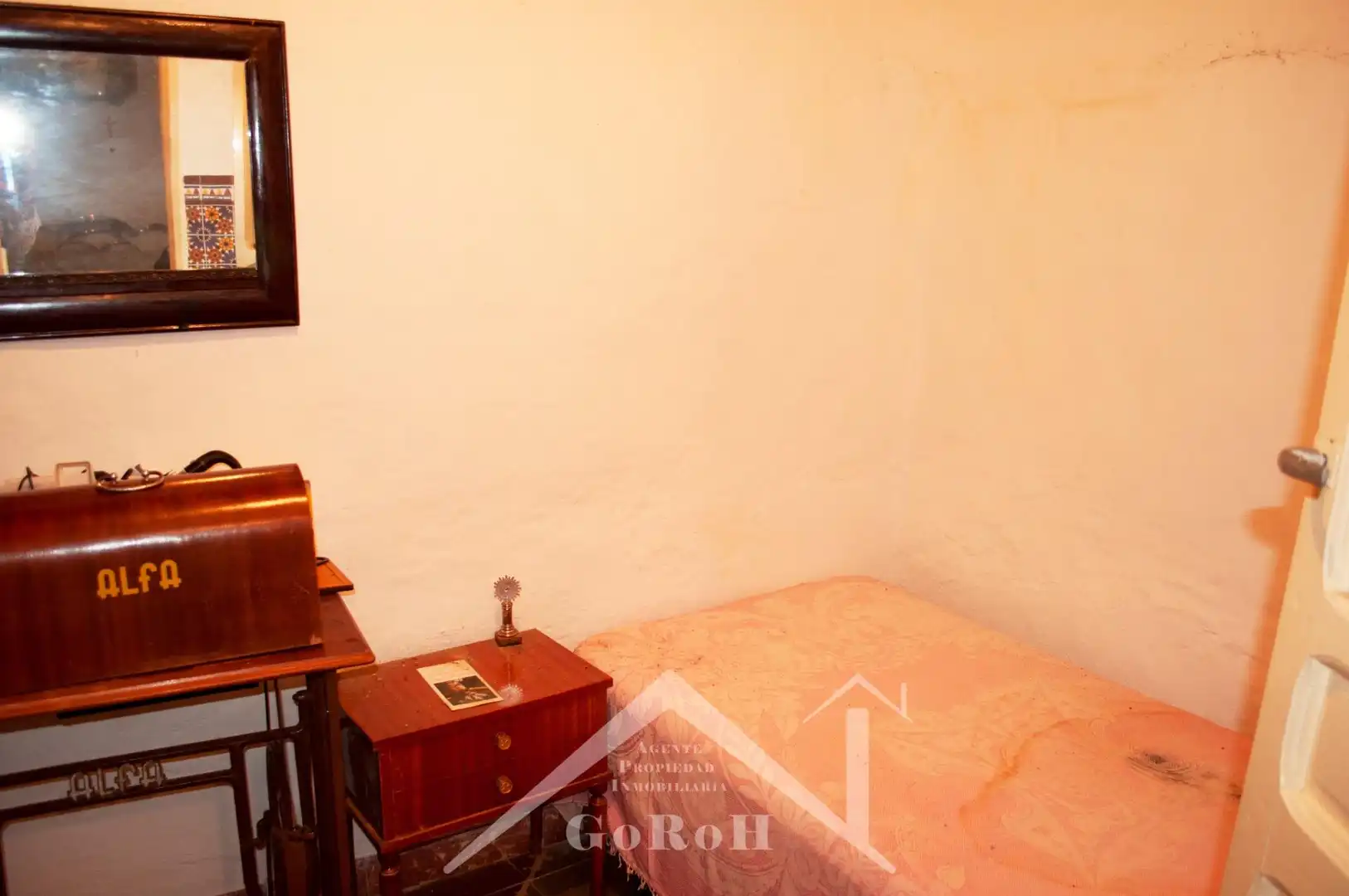 Dormitori de Casa adosada en venda en Almadén de la Plata amb Traster i Moblat