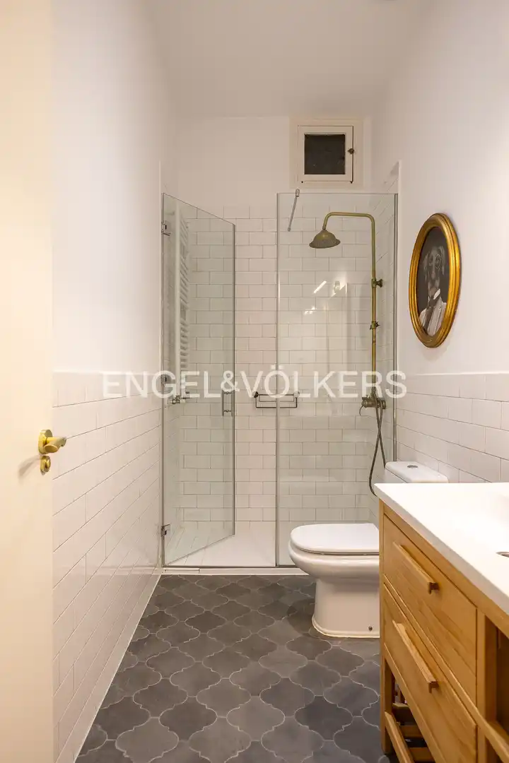 Badezimmer von Wohnung zum Verkauf in Madrid mit Klimaanlage, Heizung und Parkett
