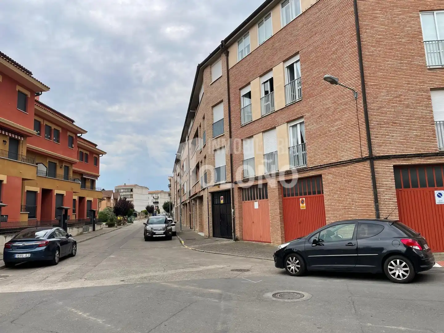 Parking de Piso en venta en Castañares de Rioja con Calefacción, Parquet y Terraza