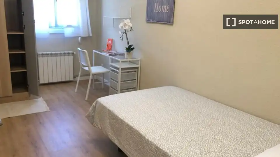 Habitación en Palomeras Bajas