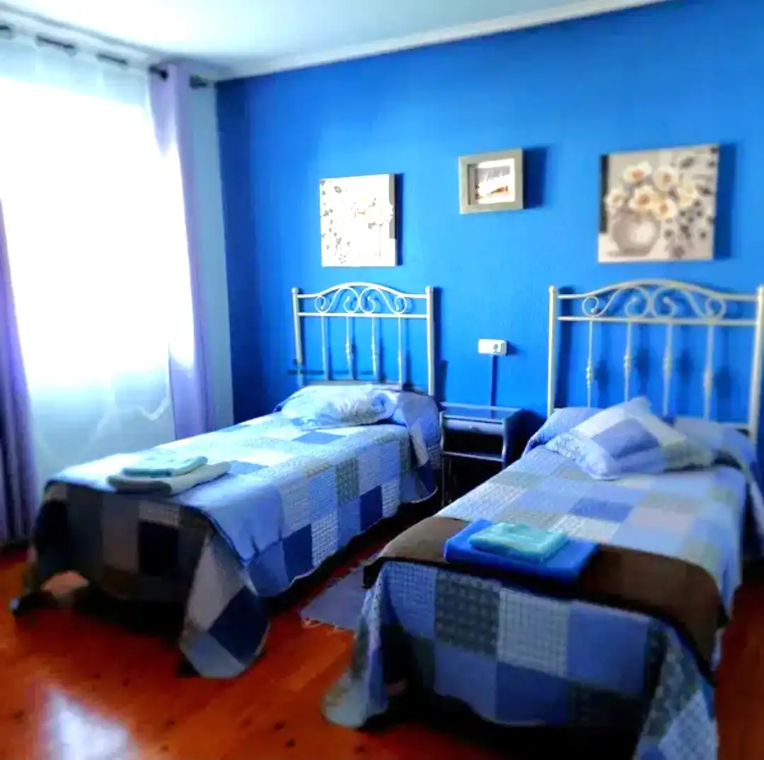 Dormitori de Casa adosada en venda en  Logroño amb Calefacció, Jardí privat i Parquet