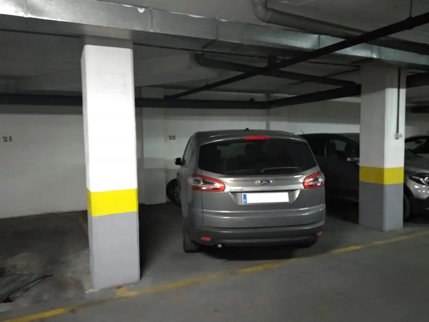 Parking de Piso de alquiler en Granada con Aire acondicionado, Calefacción y Jardín privado