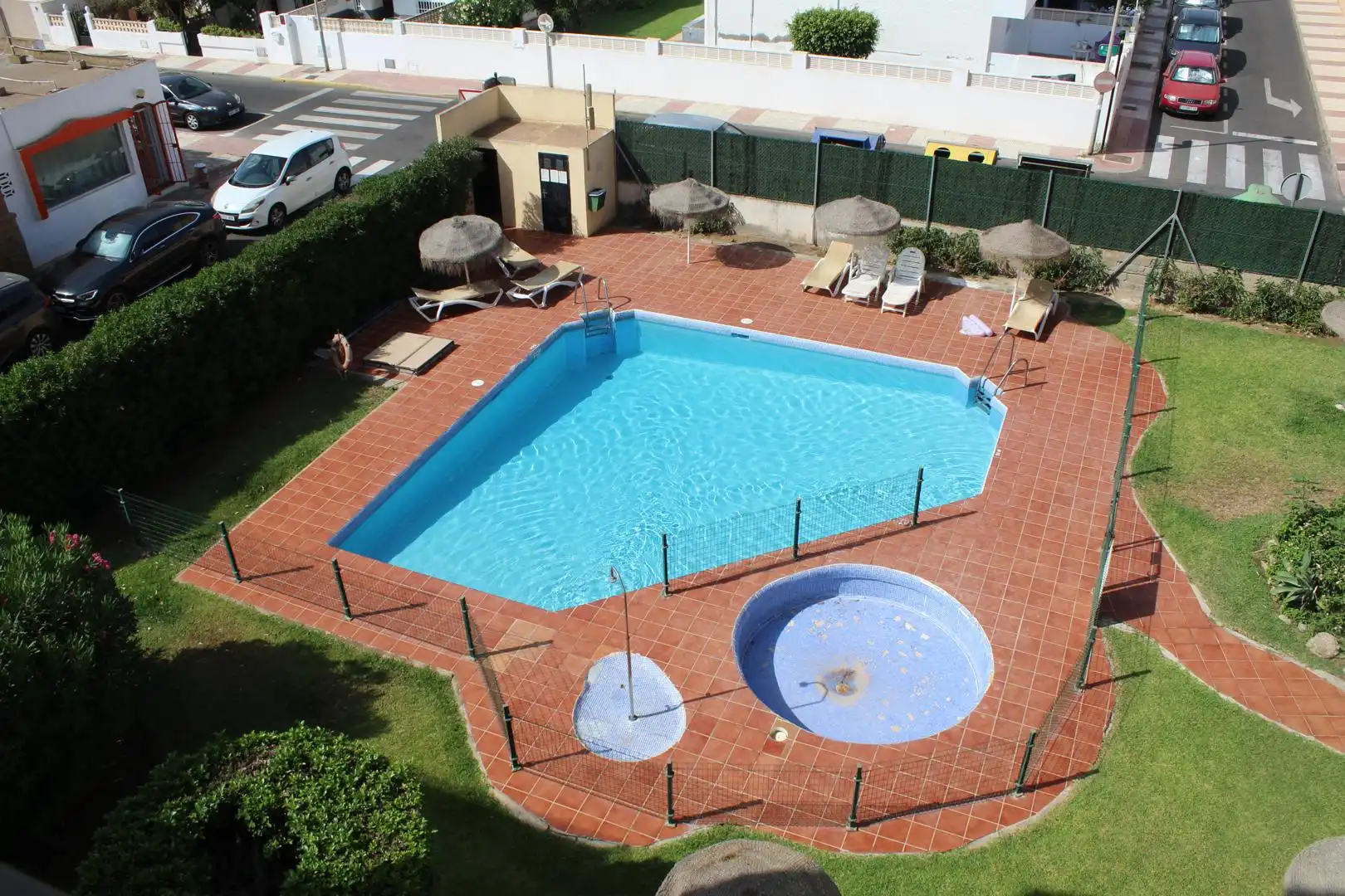 Piscina de Apartamento en venta en Roquetas de Mar con Aire acondicionado, Jardín privado y Piscina