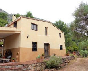 Vista exterior de Finca rústica en venda en Cabanes amb Jardí privat, Terrassa i Traster