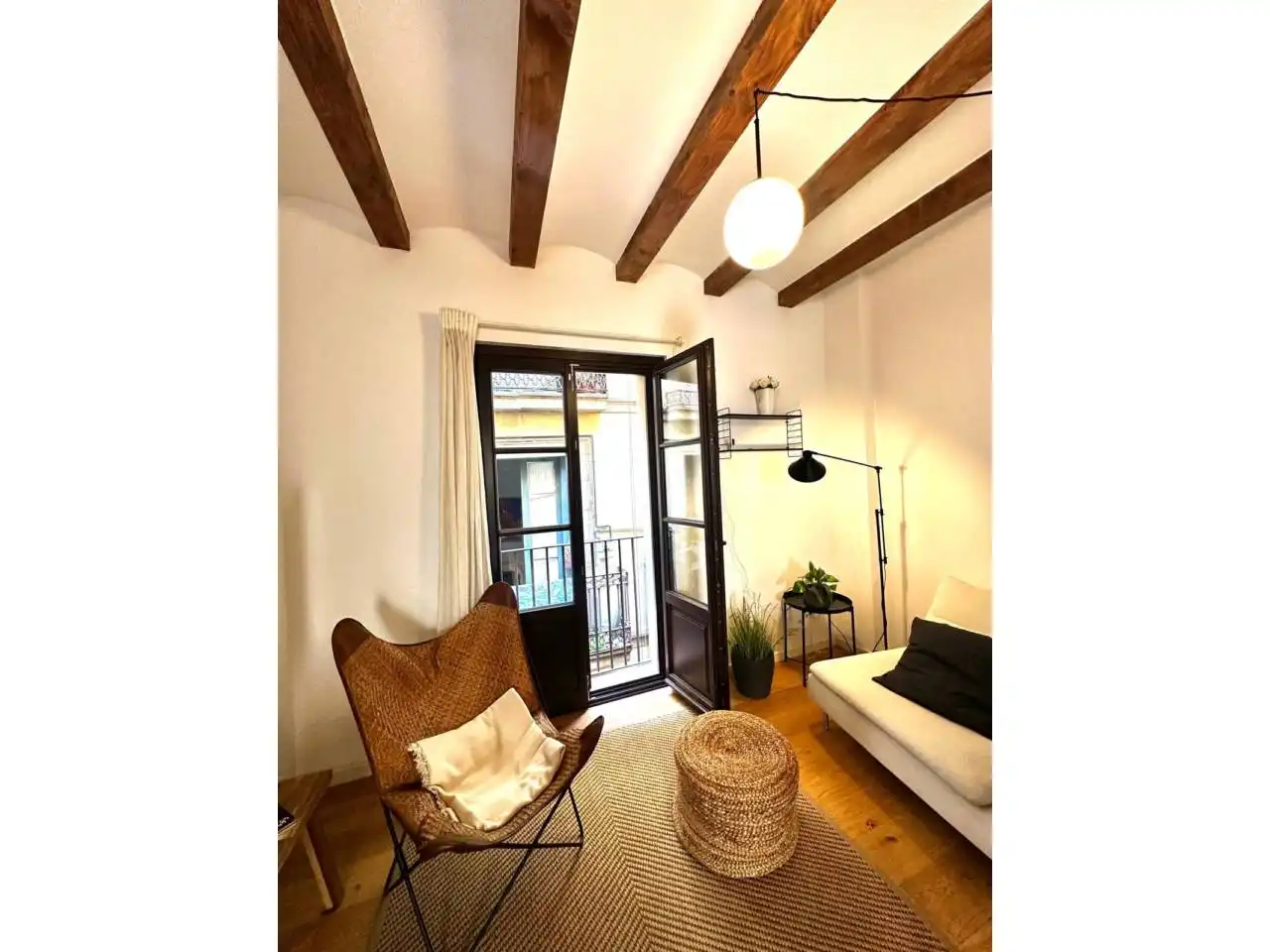 Living room of Flat for rent in Barcelona  with Air Conditioner, Heating and Parquet flooring