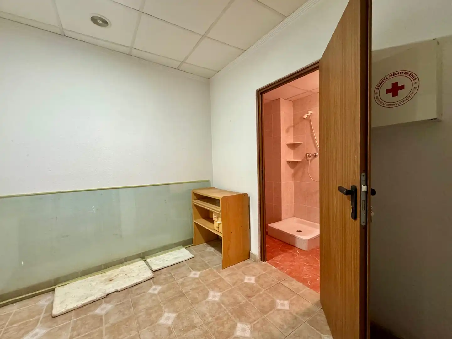 Baño de Local de alquiler en Torrent con Aire acondicionado