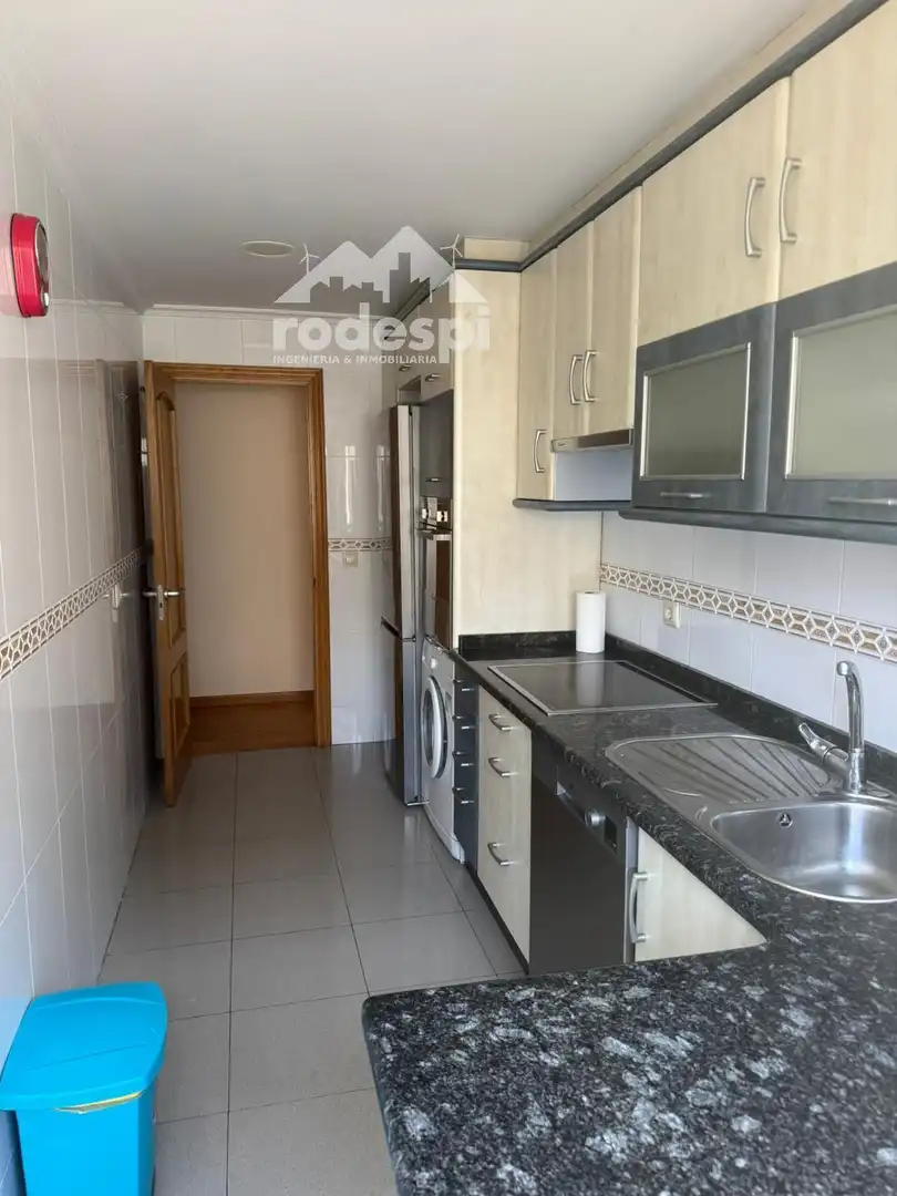 Cocina de Piso de alquiler en Ourense Capital  con Trastero y Amueblado