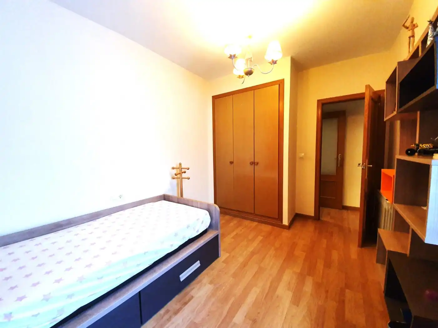 Dormitori de Àtic de lloguer en Riba-roja de Túria amb Aire condicionat, Calefacció i Parquet