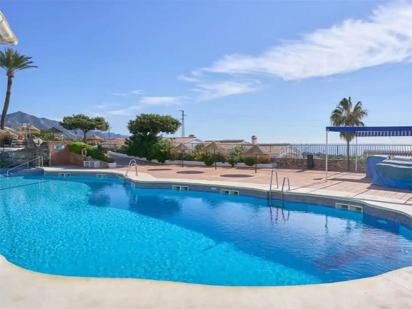Schwimmbecken von Country house zur Miete in Nerja mit Klimaanlage und Schwimmbad