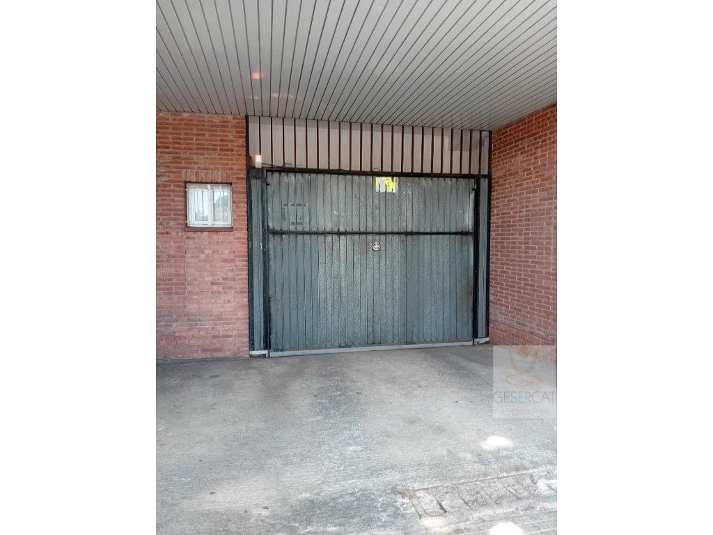 Außenansicht von Garage zum Verkauf in Rubí