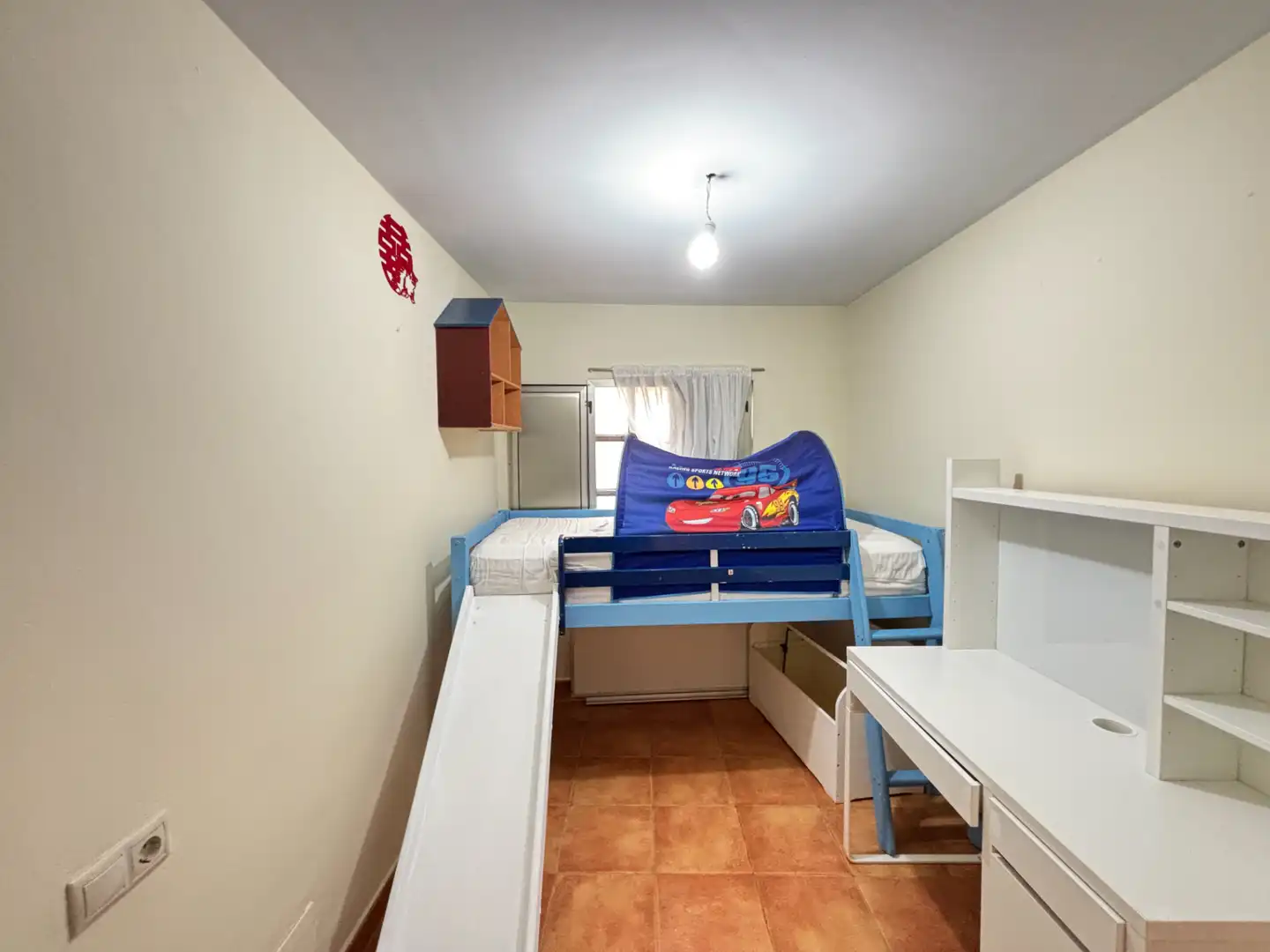 Habitación de Casa adosada en venta en Rianxo con Calefacción, Trastero y Amueblado