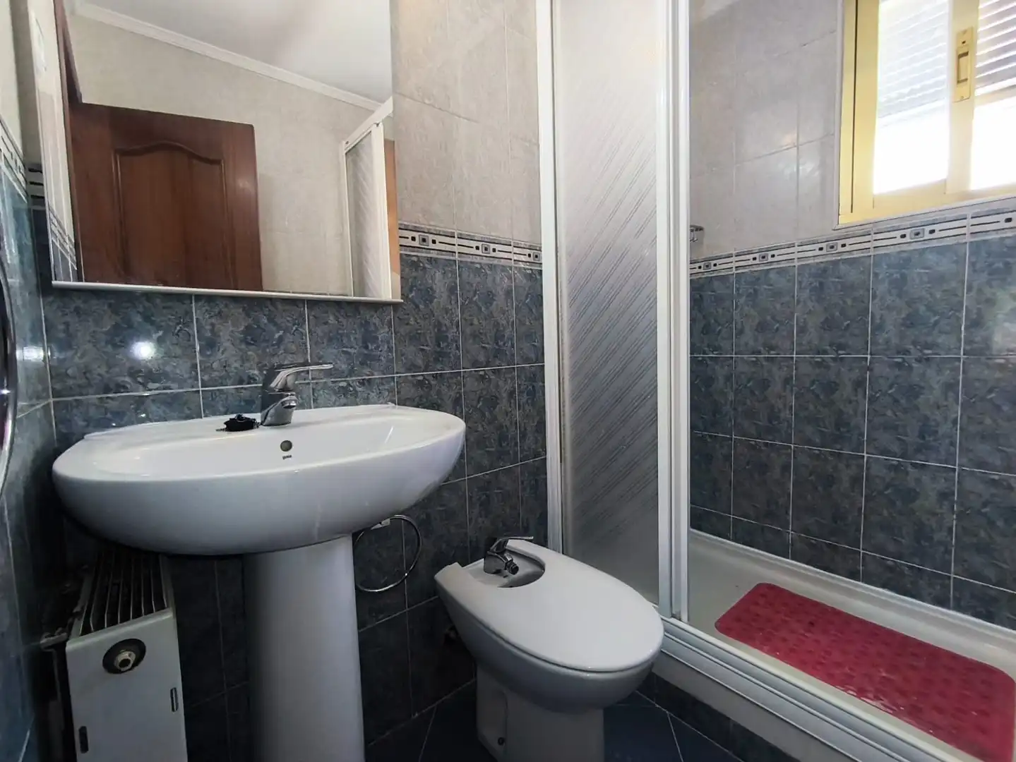 Bathroom of Flat for share in Alcalá de Henares  with Heating, Furnished and Oven