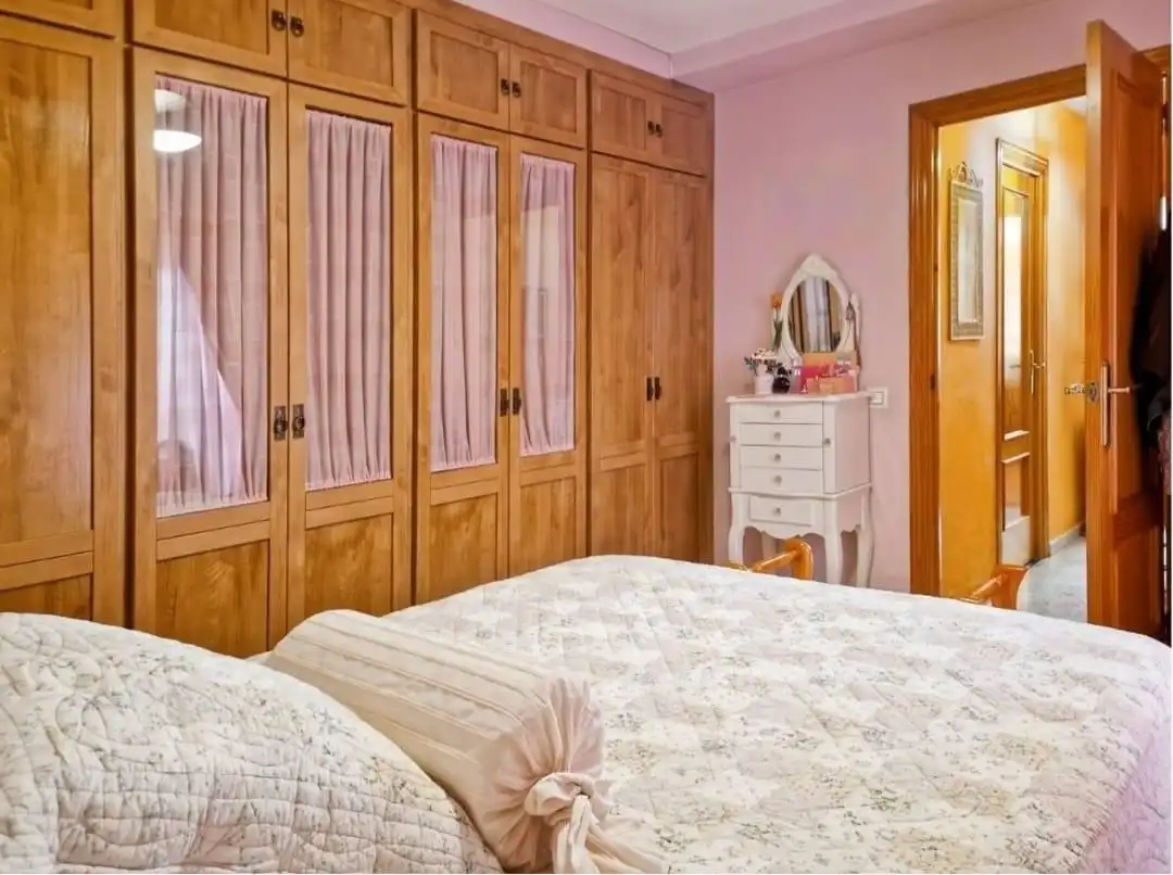 Bedroom of Flat for sale in Sevilla  with Air Conditioner and Storage room