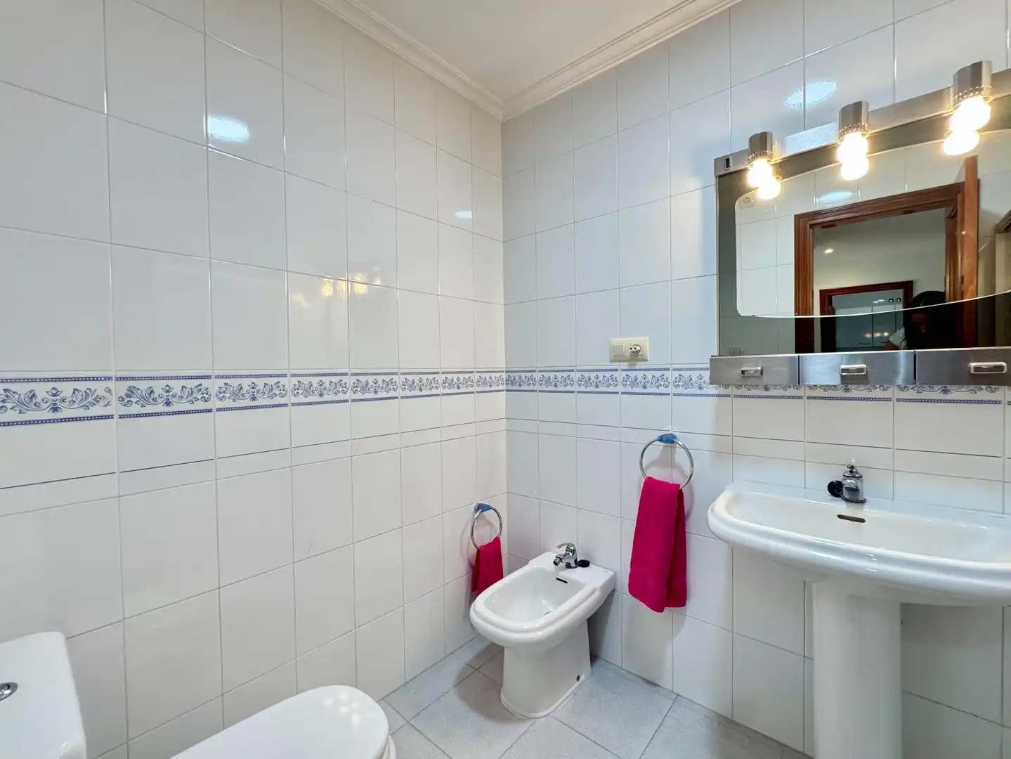 Bathroom of Flat for sale in Baiona  with Parquet flooring, Terrace and Storage room