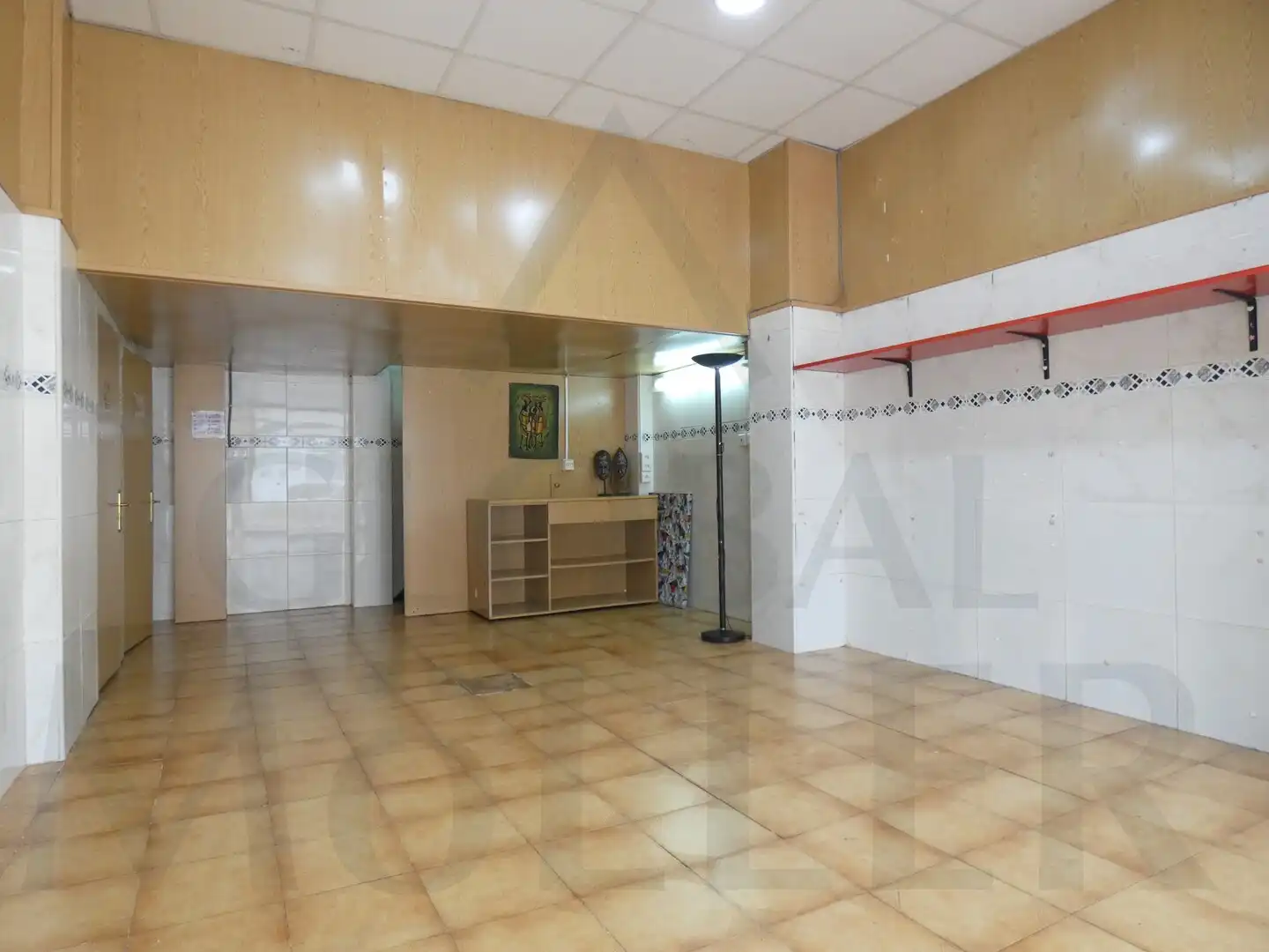 Local de lloguer a Calle Paz de Basilea, 35, Los Dolores