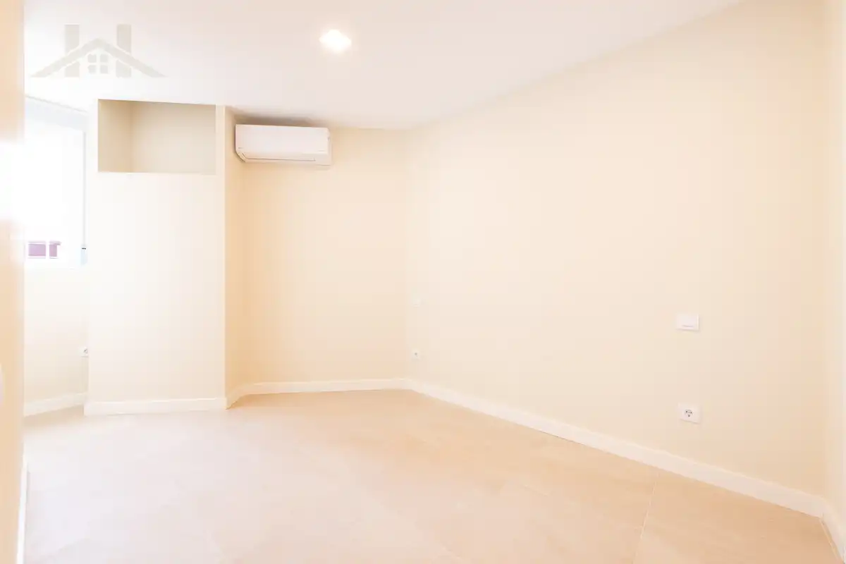 Piso en venta en Fuenlabrada con Aire acondicionado y Horno