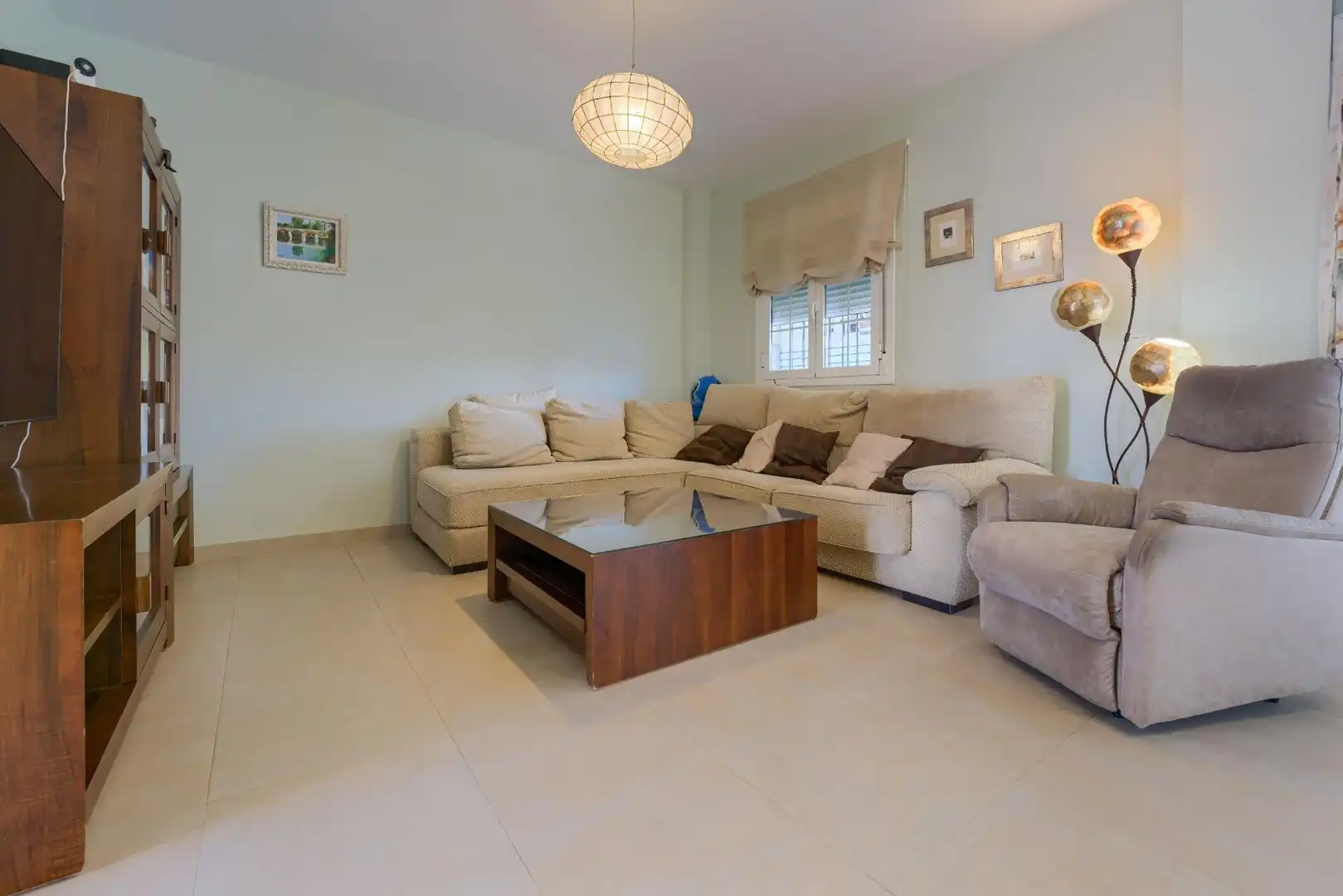 Sala de estar de Casa adosada en venta en Bormujos con Aire acondicionado, Jardín privado y Terraza