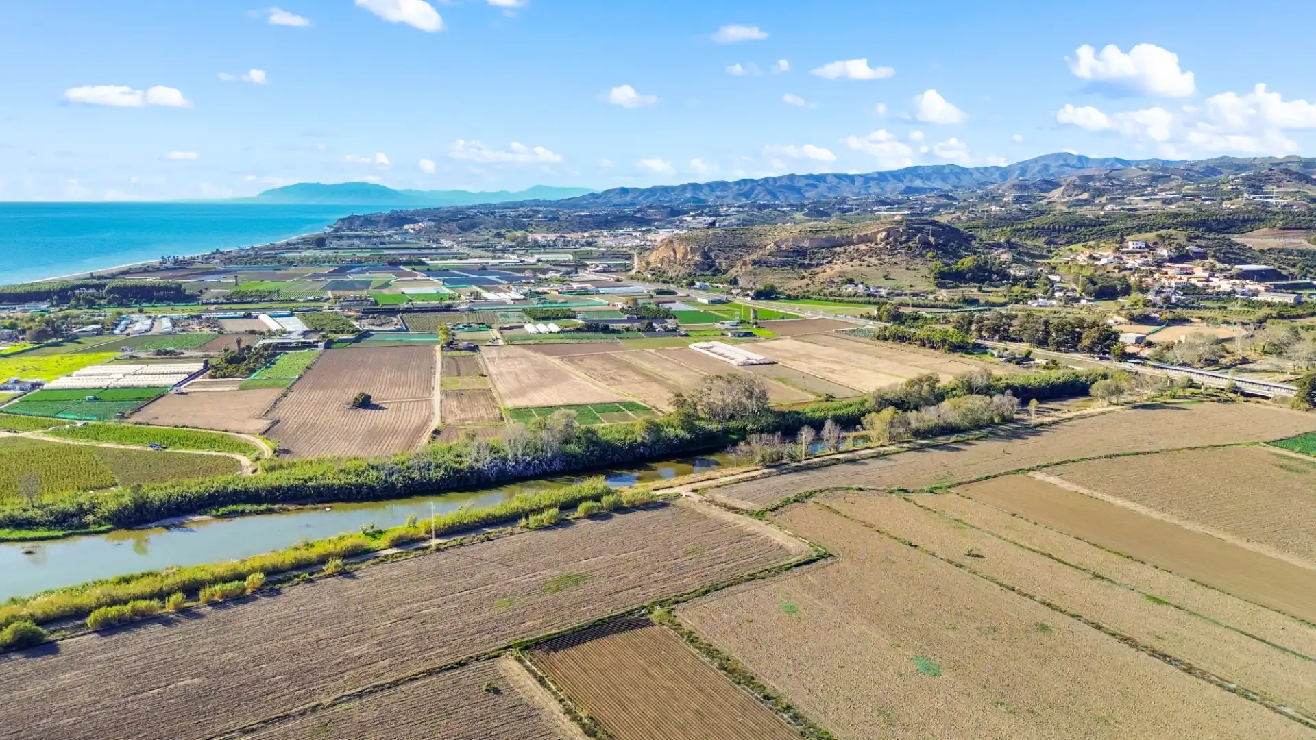 Außenansicht von Dachboden zum Verkauf in Vélez-Málaga mit Klimaanlage, Terrasse und Möbliert