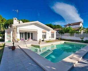 Exterior view of House or chalet for sale in Marbella  with Terrace, Swimming Pool and Balcony