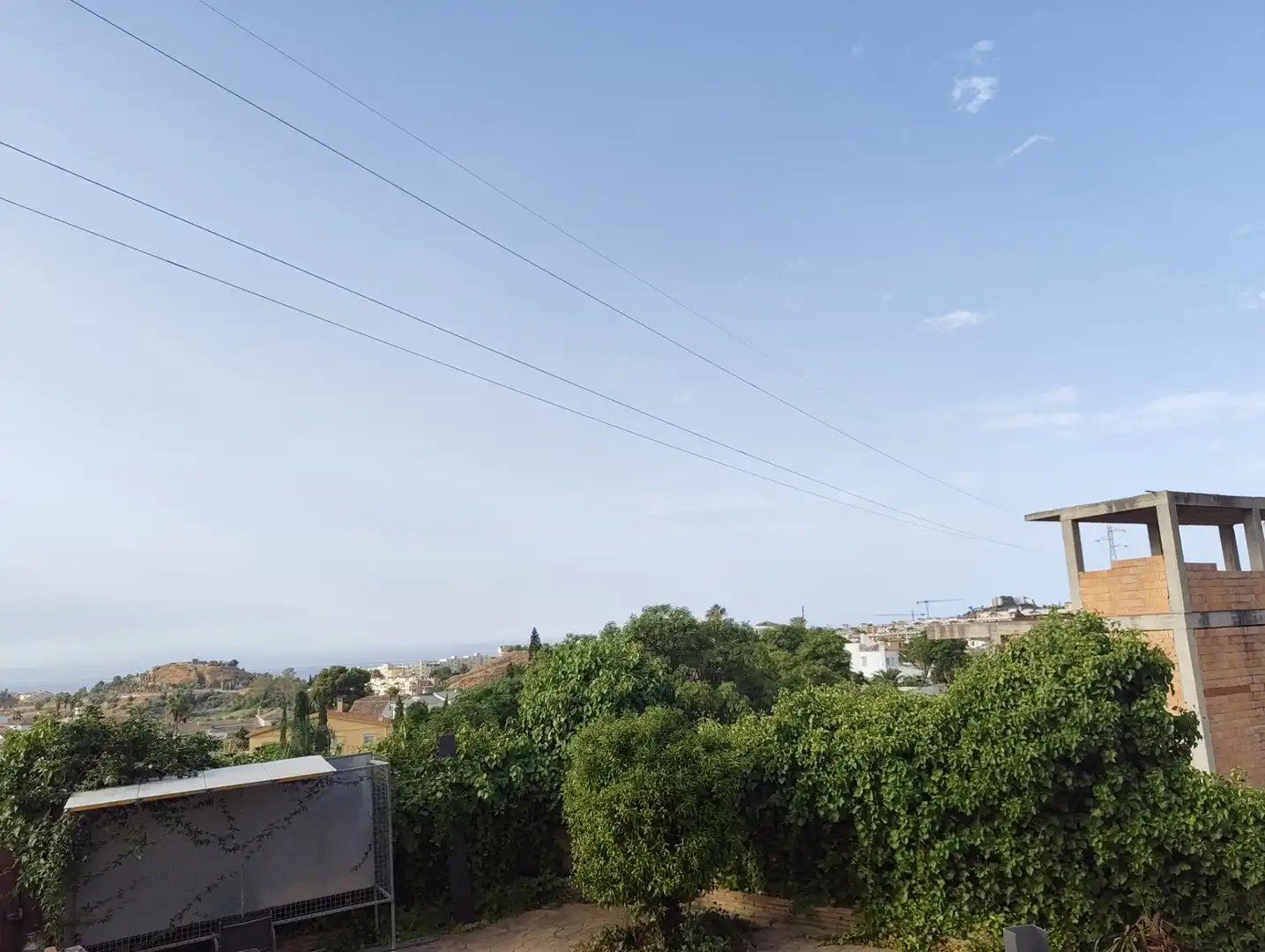 Vista exterior de Casa o xalet en venda en Benalmádena amb Aire condicionat, Calefacció i Jardí privat