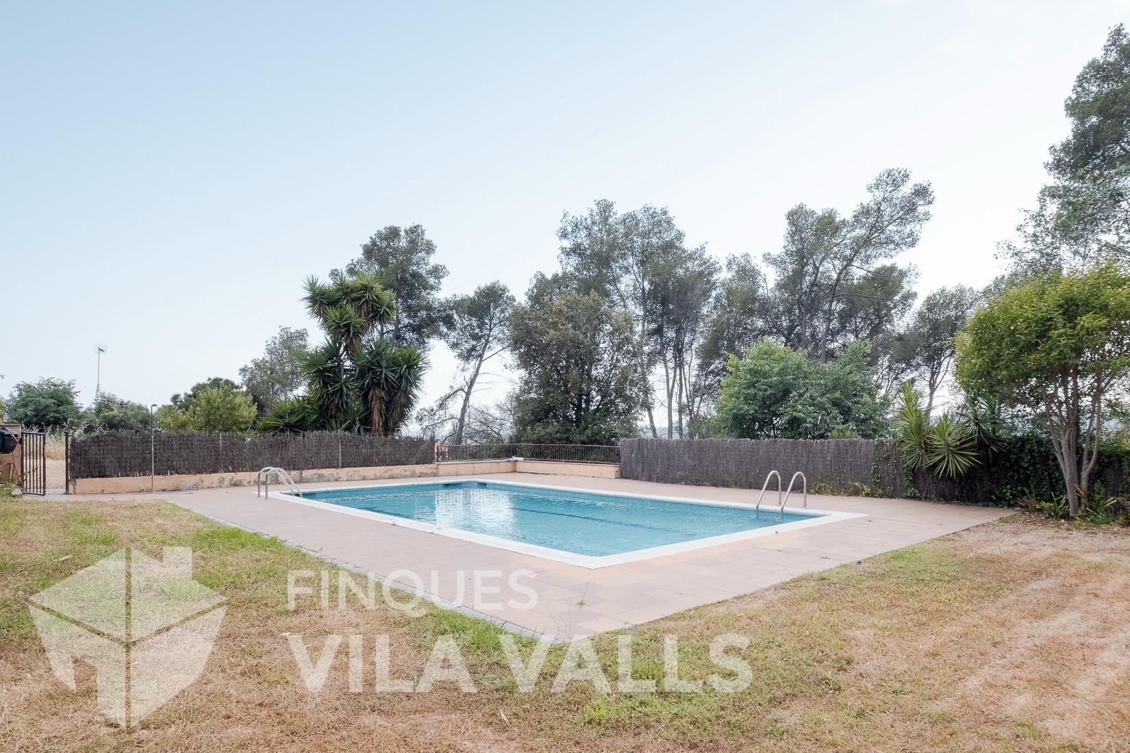 Piscina de Casa adosada en venda en Caldes de Montbui amb Aire condicionat, Calefacció i Jardí privat