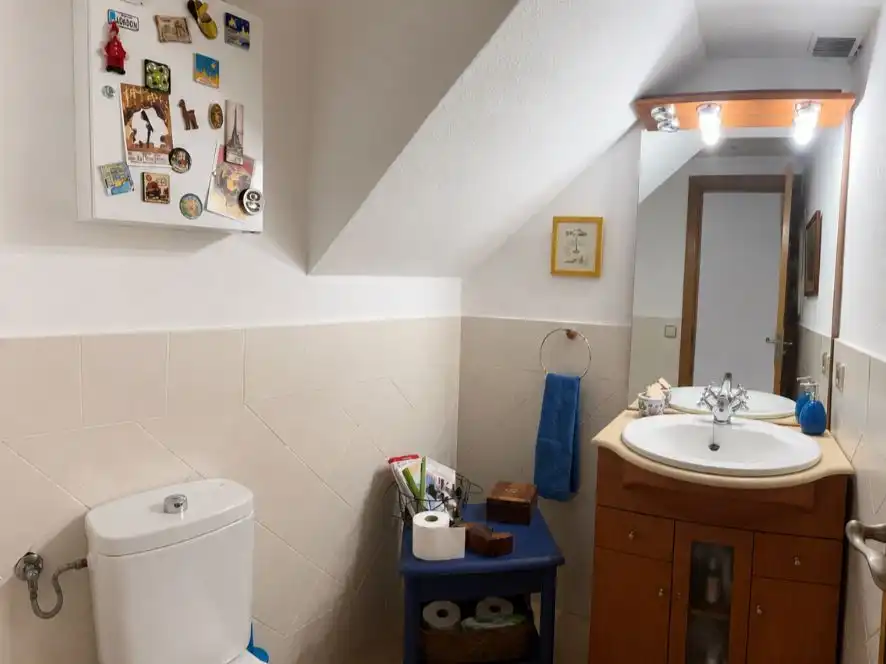 Bany de Casa o xalet en venda en Figueres amb Aire condicionat, Terrassa i Balcó