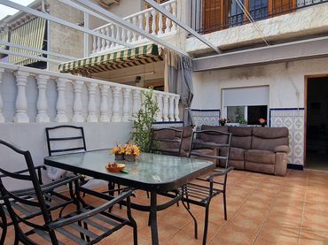 Terraced house with balcony for sale in Calle Río Guadalquivir