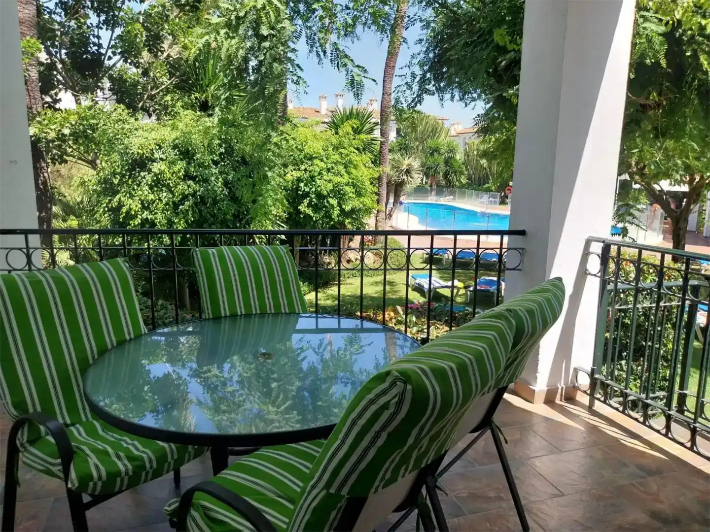 Terraza de Piso en venta en Estepona con Jardín privado, Trastero y Piscina