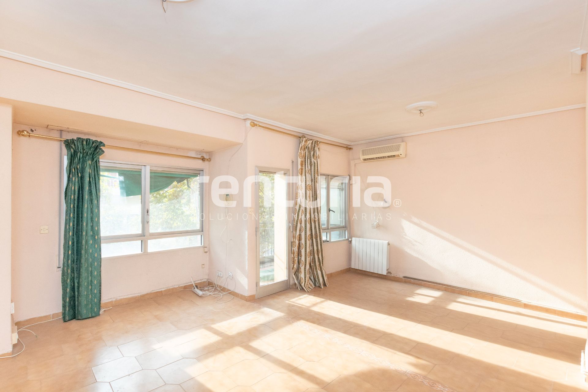 Bedroom of Flat for sale in  Valencia Capital  with Air Conditioner, Heating and Parquet flooring