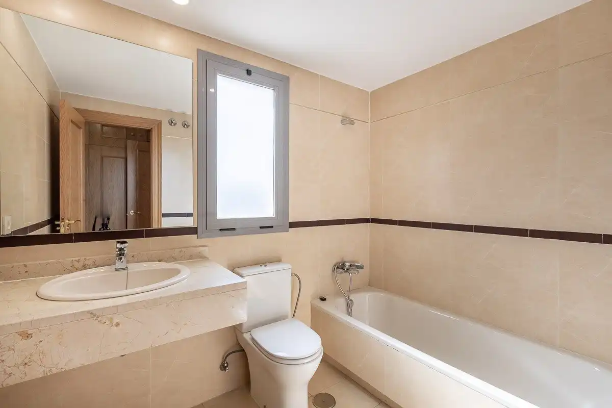 Flat for rent in Avenida DE LA ILUSTRACION, Campus de la Salud